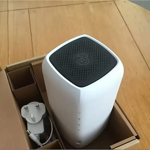 راوتر زيكسيل NR5103EV2 يدعم تقنيات 5G NR وWiFi 6 بسرعات تصل إلى 5 جيجابت/ثانية، مع تغطية واسعة وإدارة سهلة عبر تطبيق Zyxel Air، مفتوح على جميع الشبكات – منفذ شريحة سيم كارد, مثالي  للاتصال السريع والموثوق في المنازل والمكاتب.